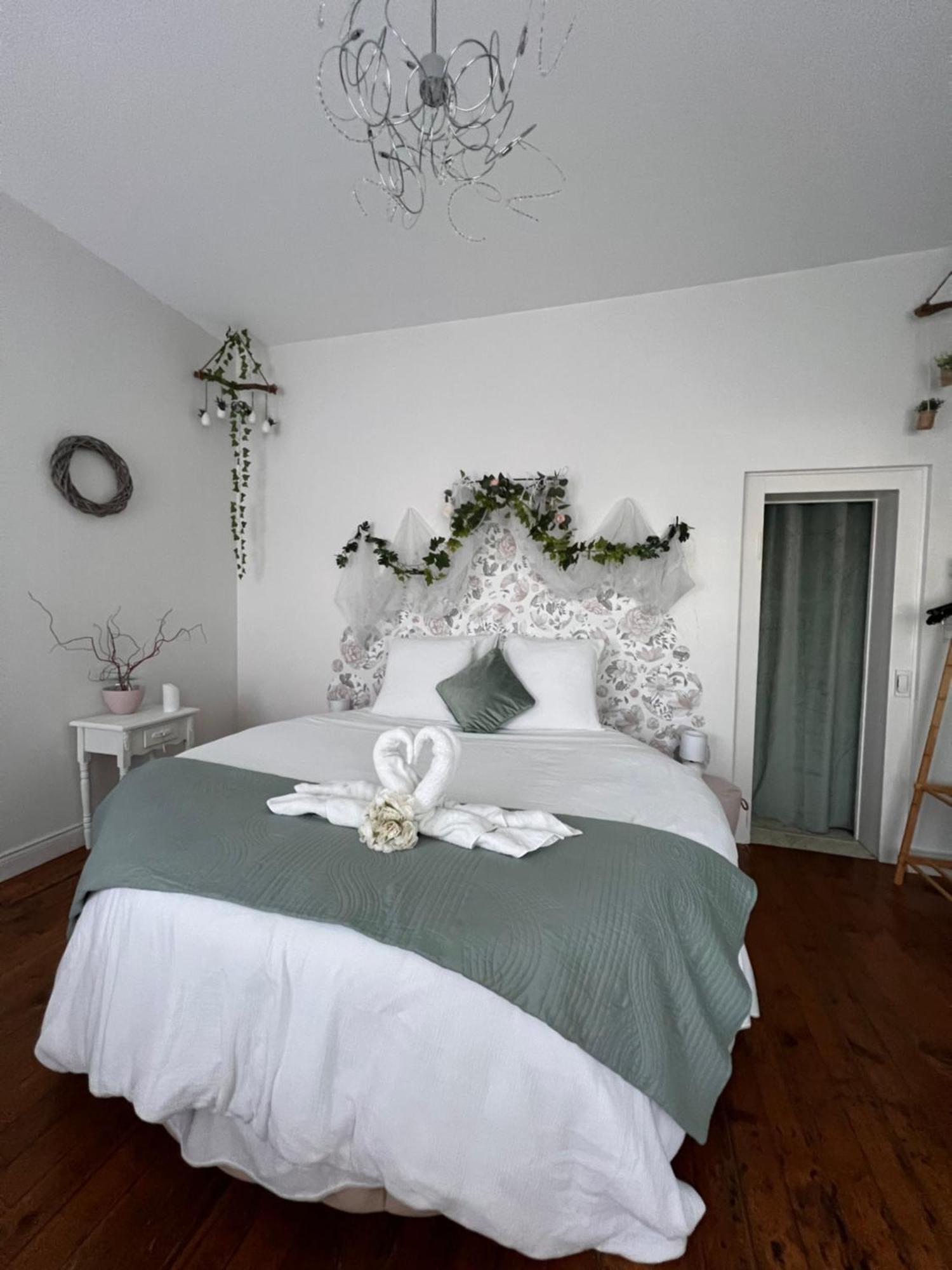 Domaine Des Anges Bed & Breakfast Avesnes-sur-Helpe Exterior photo